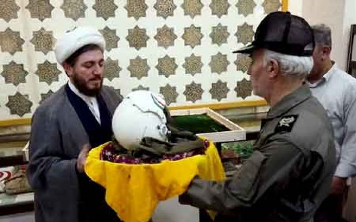 نشان های خلبانان شهید نیروی هوایی به موزه آستان حضرت معصومه (س) اهدا شد نشان های خلبانان شهید نیروی هوایی به موزه آستان حضرت معصومه (س) اهدا شد